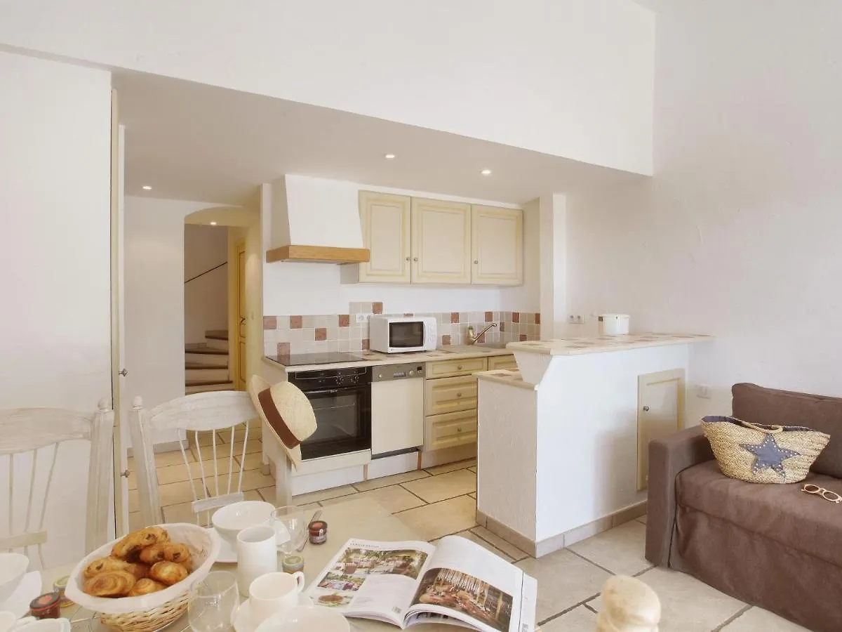 Neat Apartment With Ac, 3 Km Form The Centre Of Gordes France