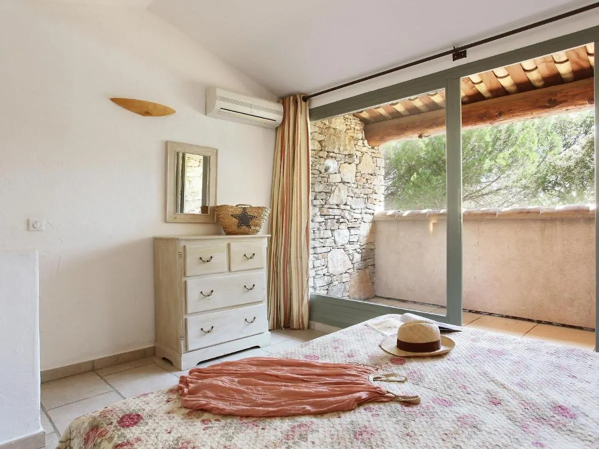 Neat Apartment With Ac, 3 Km Form The Centre Of Gordes 0*,
