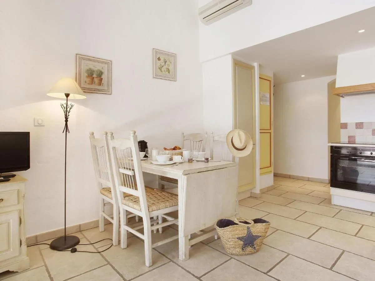 Neat Apartment With Ac, 3 Km Form The Centre Of Gordes 0*,  France