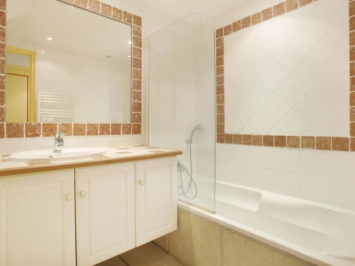 Neat Apartment With Ac, 3 Km Form The Centre Of Gordes Holiday home