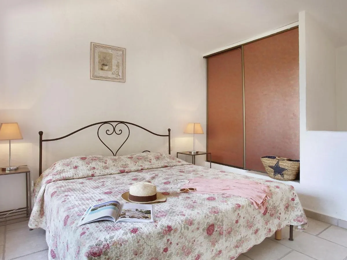 Neat Apartment With Ac, 3 Km Form The Centre Of Gordes France