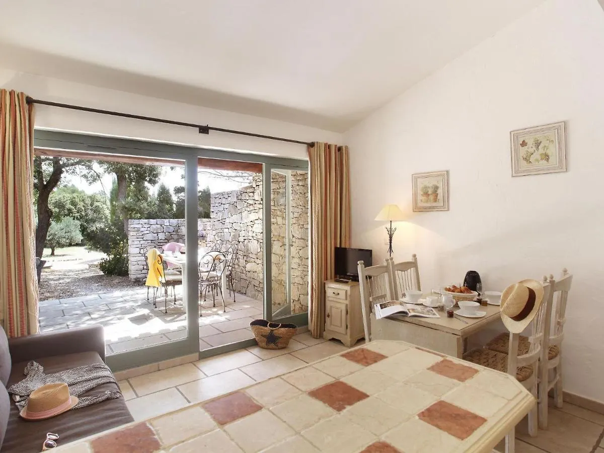 Neat Apartment With Ac, 3 Km Form The Centre Of Gordes
